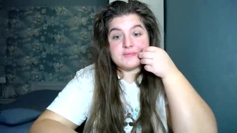 Elanis online show from November 2025 01:11:02 PM