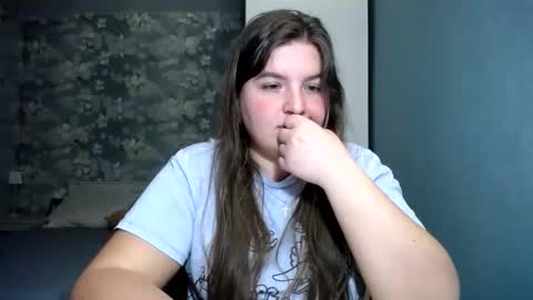 Elanis online show from April 2026 06:10:01 PM