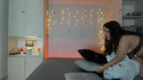 Snapshot of elarey_ chatting on April 2026 12:10:02 PM elarey_ online show from April 2026 12:10:02 PM