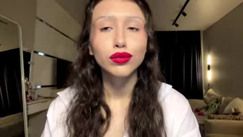 Snapshot of eleanorefrens chatting on May 2026 02:25:01 PM Alice online show from May 2026 02:25:01 PM