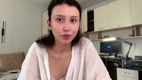 Snapshot of eleanorefrens chatting on July 2026 07:14:02 AM Alice online show from July 2026 07:14:02 AM