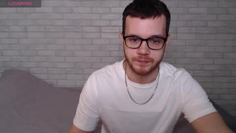 Snapshot of electric_smile chatting on March 2026 05:23:01 AM Alex online show from March 2026 05:23:01 AM