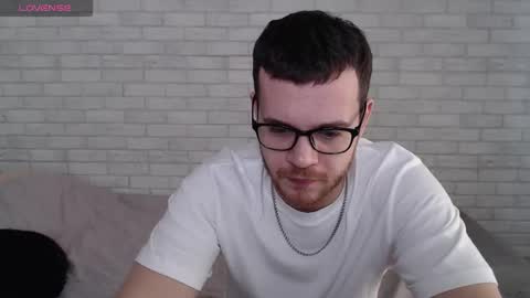 Snapshot of electric_smile chatting on March 2026 08:19:01 AM Alex online show from March 2026 08:19:01 AM