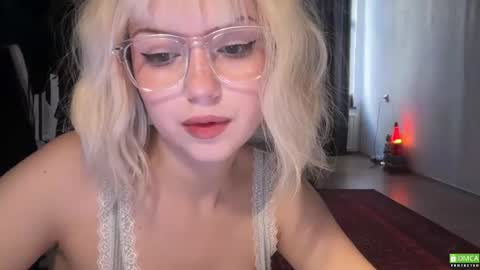 Snapshot of electric_woman chatting on July 2026 01:29:02 PM Aleksa online show from July 2026 01:29:02 PM
