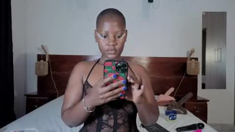 Snapshot of elegant_ebony chatting on June 2026 03:47:01 PM Nika online show from June 2026 03:47:01 PM