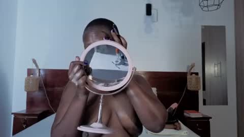 Snapshot of elegant_ebony chatting on June 2026 01:44:02 PM Nika online show from June 2026 01:44:02 PM