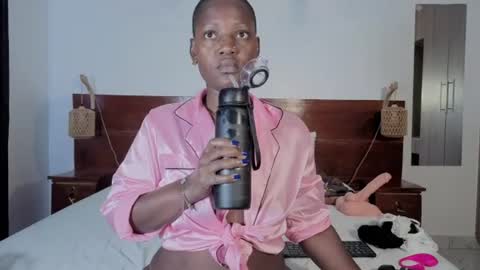 Snapshot of elegant_ebony chatting on July 2026 07:59:01 AM Nika online show from July 2026 07:59:01 AM