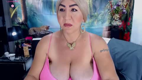XIOMY   give LIKE on my page online show from October 2025 12:15:01 PM