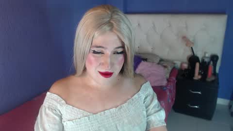 Snapshot of elektra_doll chatting on May 2026 02:19:01 AM elektra_doll online show from May 2026 02:19:01 AM