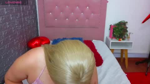 Snapshot of elektra_doll chatting on May 2026 05:20:01 PM elektra_doll online show from May 2026 05:20:01 PM
