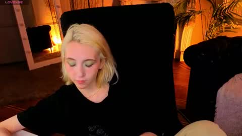 Snapshot of elen__moore chatting on June 2026 05:15:01 AM Elen online show from June 2026 05:15:01 AM