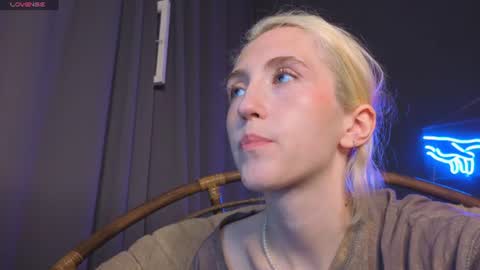 Snapshot of elen__moore chatting on June 2026 05:23:02 AM Elen online show from June 2026 05:23:02 AM