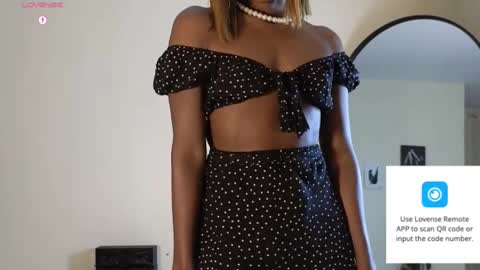 Snapshot of elena_love1111 chatting on December 2024 04:16:01 PM Elena online show from December 2024 04:16:01 PM