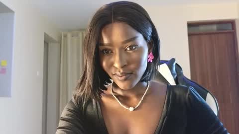 Snapshot of elena_love1111 chatting on January 2025 04:07:01 PM Elena online show from January 2025 04:07:01 PM