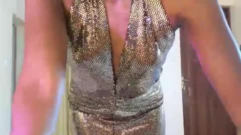 Snapshot of elena_love1111 chatting on February 2025 04:56:02 PM Elena online show from February 2025 04:56:02 PM