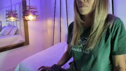 Snapshot of elena_mature chatting on June 2026 06:54:01 PM Elena online show from June 2026 06:54:01 PM