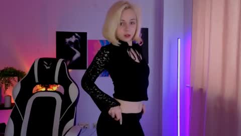 Snapshot of elenamonroe_ chatting on April 2026 04:59:02 AM elenamonroe_ online show from April 2026 04:59:02 AM
