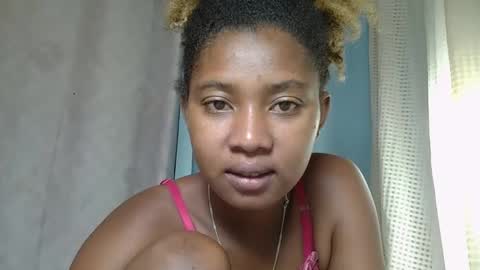 Snapshot of elia011 chatting on February 2025 03:34:02 AM elia011 online show from February 2025 03:34:02 AM