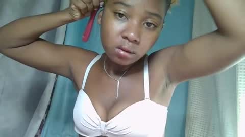 Snapshot of elia011 chatting on February 2025 01:35:01 AM elia011 online show from February 2025 01:35:01 AM