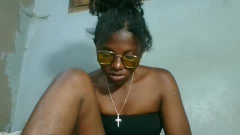 elia011 online show from November 2025 08:08:01 PM