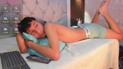 Elian Julian online show from December 2025 11:47:02 PM