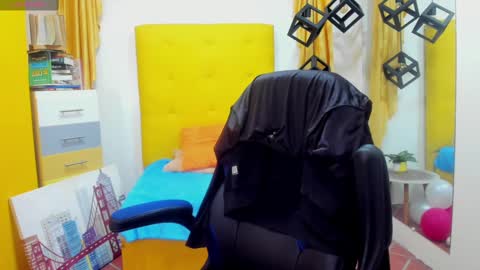 Snapshot of eliasblue chatting on February 2025 09:39:02 AM E L I A S online show from February 2025 09:39:02 AM