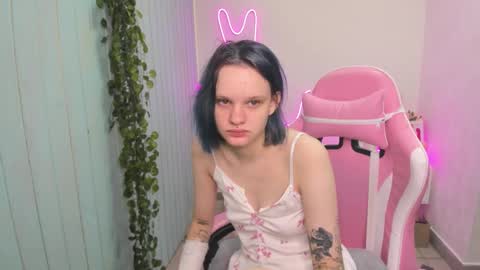 elieiza_xo online show from November 2025 03:27:01 AM