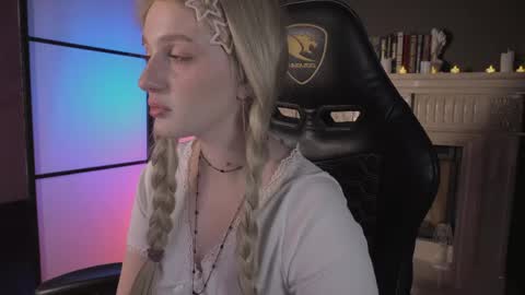 Ellie online show from April 2026 05:18:02 AM