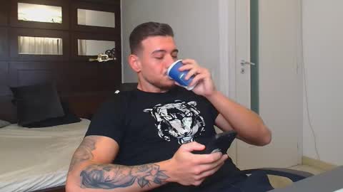 Snapshot of elijahthorne chatting on January 2026 05:11:02 AM ElijahThorne online show from January 2026 05:11:02 AM