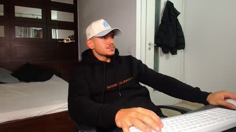 Snapshot of elijahthorne chatting on February 2026 05:44:02 AM ElijahThorne online show from February 2026 05:44:02 AM
