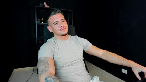 Snapshot of elijahthorne chatting on April 2026 06:42:02 AM ElijahThorne online show from April 2026 06:42:02 AM