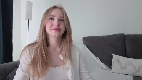 Snapshot of elinamilller chatting on May 2026 01:54:01 AM Elna and Tom online show from May 2026 01:54:01 AM