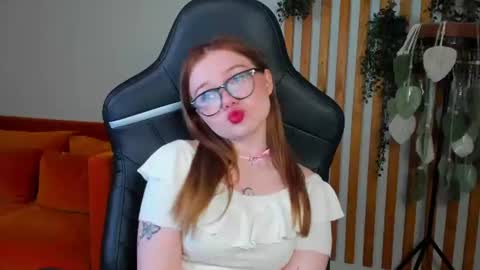 Snapshot of elinavale chatting on June 2026 05:43:02 AM elinavale online show from June 2026 05:43:02 AM