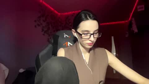 Snapshot of elinorashfield chatting on May 2026 12:37:02 PM Milica online show from May 2026 12:37:02 PM