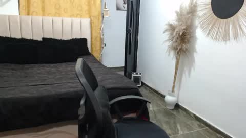 Snapshot of elio_collem chatting on May 2026 02:19:02 AM ELIO online show from May 2026 02:19:02 AM