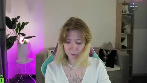 Snapshot of elira_vane chatting on August 2026 07:16:01 PM Elira Vane online show from August 2026 07:16:01 PM