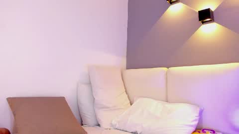 Snapshot of elisa_castrillon chatting on June 2026 12:32:02 AM Elisa online show from June 2026 12:32:02 AM