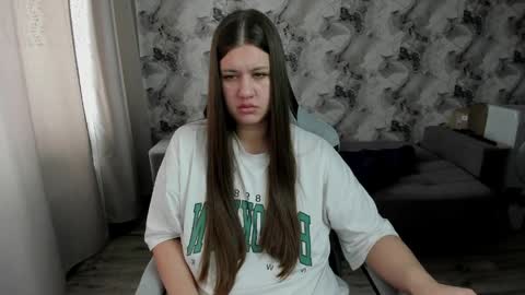 Snapshot of elisa_kollin chatting on April 2026 09:46:02 AM Aletta Oushen online show from April 2026 09:46:02 AM