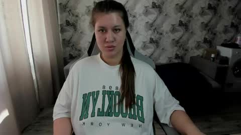 Snapshot of elisa_kollin chatting on April 2026 09:08:01 AM Aletta Oushen online show from April 2026 09:08:01 AM