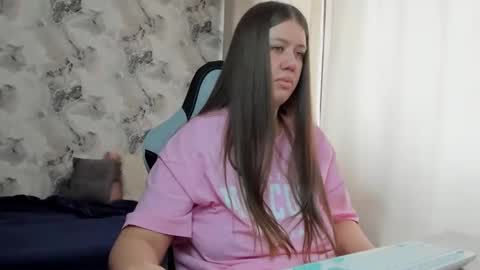 Snapshot of elisa_kollin chatting on April 2026 09:01:02 AM Aletta Oushen online show from April 2026 09:01:02 AM