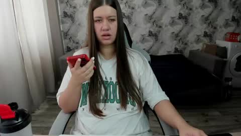 Snapshot of elisa_kollin chatting on April 2026 06:44:02 AM Aletta Oushen online show from April 2026 06:44:02 AM