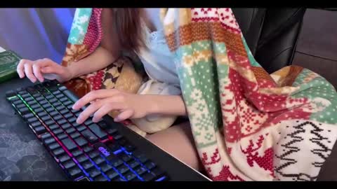 Snapshot of elisa_north chatting on January 2025 10:45:01 AM Elisa North online show from January 2025 10:45:01 AM