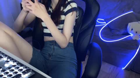 Snapshot of elisa_north chatting on February 2025 10:31:01 AM Elisa North online show from February 2025 10:31:01 AM