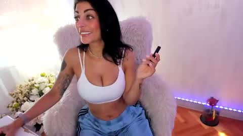 Snapshot of elisabaxter chatting on June 2026 04:59:01 AM Maria online show from June 2026 04:59:01 AM