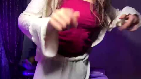 Snapshot of elisabethmikowski chatting on April 2026 06:46:01 PM Elin online show from April 2026 06:46:01 PM