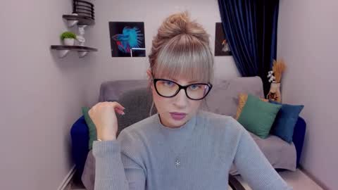 Snapshot of elisabethmills chatting on January 2025 04:37:02 PM Elisabeth online show from January 2025 04:37:02 PM