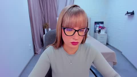 Snapshot of elisabethmills chatting on January 2025 12:15:02 PM Elisabeth online show from January 2025 12:15:02 PM