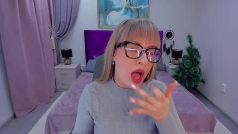 Snapshot of elisabethmills chatting on January 2025 11:21:02 AM Elisabeth online show from January 2025 11:21:02 AM