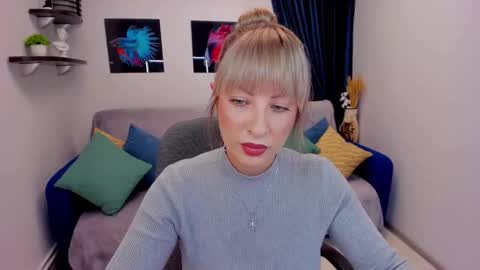 Snapshot of elisabethmills chatting on January 2025 06:32:02 PM Elisabeth online show from January 2025 06:32:02 PM