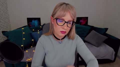 Snapshot of elisabethmills chatting on February 2025 08:35:02 PM Elisabeth online show from February 2025 08:35:02 PM